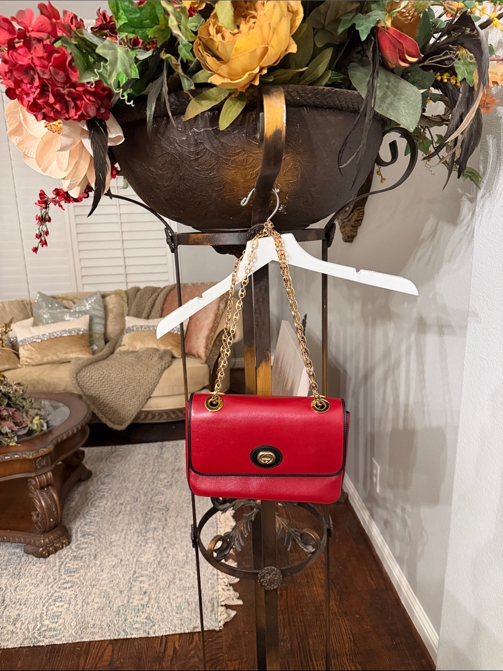 Gucci Red Leather Shoulder Bag with Gold Chain - Picture 11 of 13
